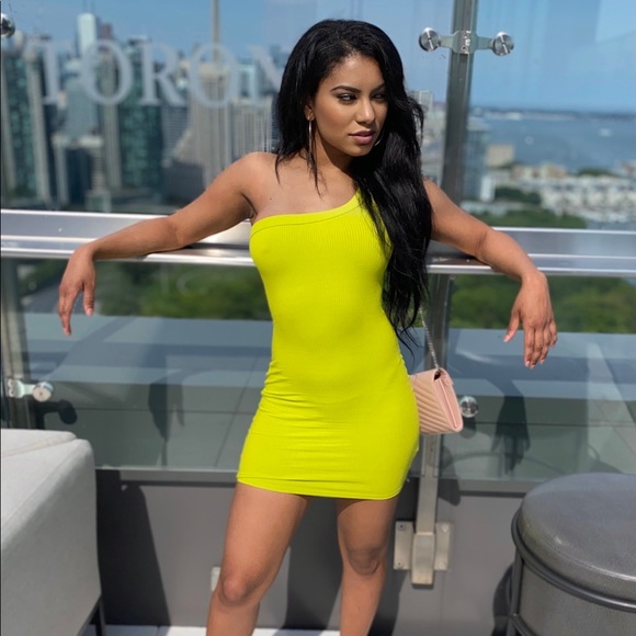 Snatches one shoulder dress - Picture 2 of 3
